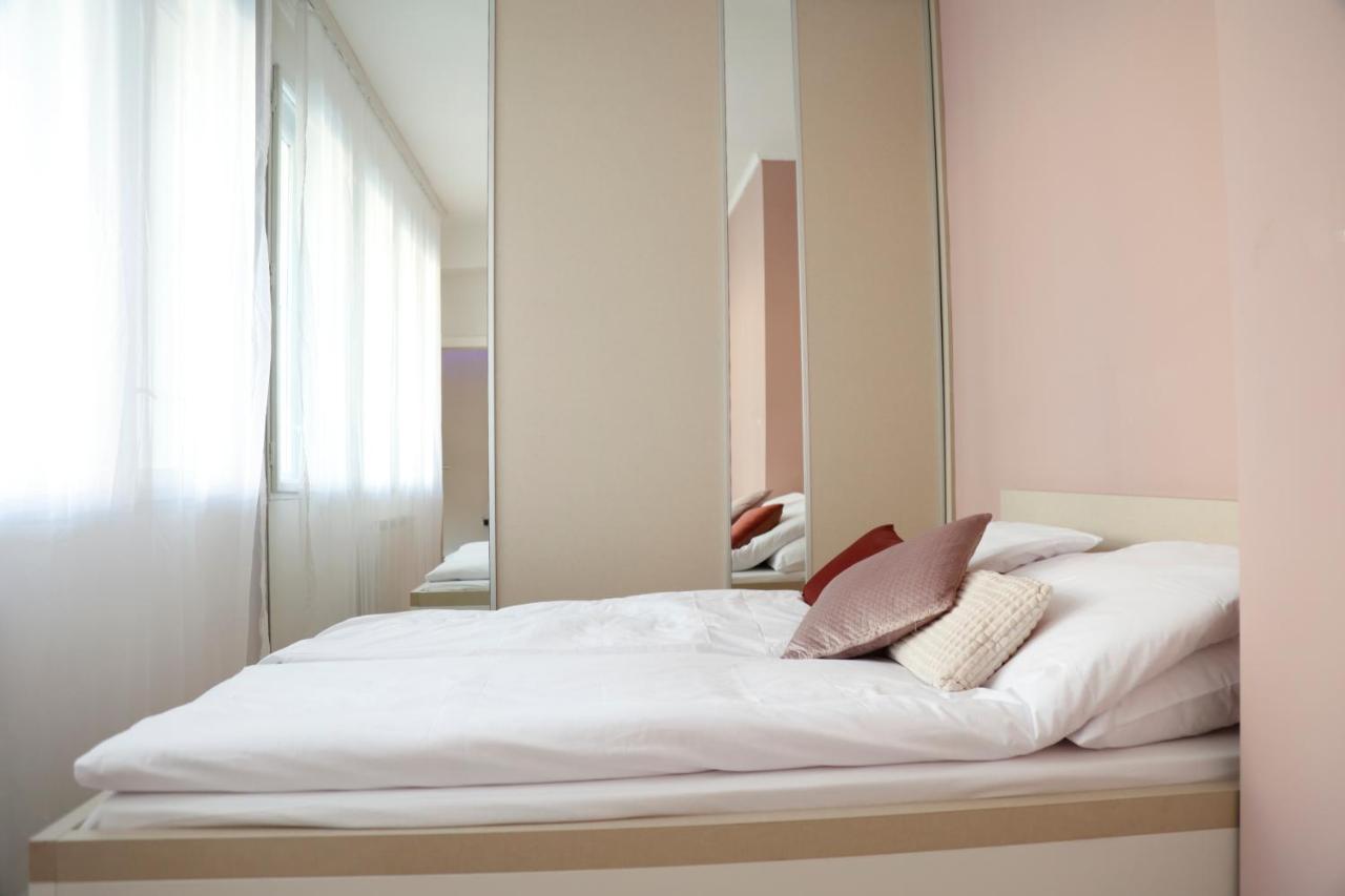 Blue And Rose Cozy - Quiet In The Best Location - Self Check-In - 5Th Floor With Elevator ซาราเยโว ภายนอก รูปภาพ