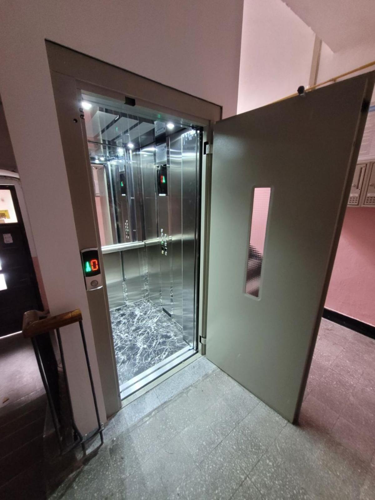Blue And Rose Cozy - Quiet In The Best Location - Self Check-In - 5Th Floor With Elevator ซาราเยโว ภายนอก รูปภาพ